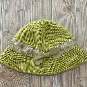 Julius & Friends Knit Hat with Bow Accent